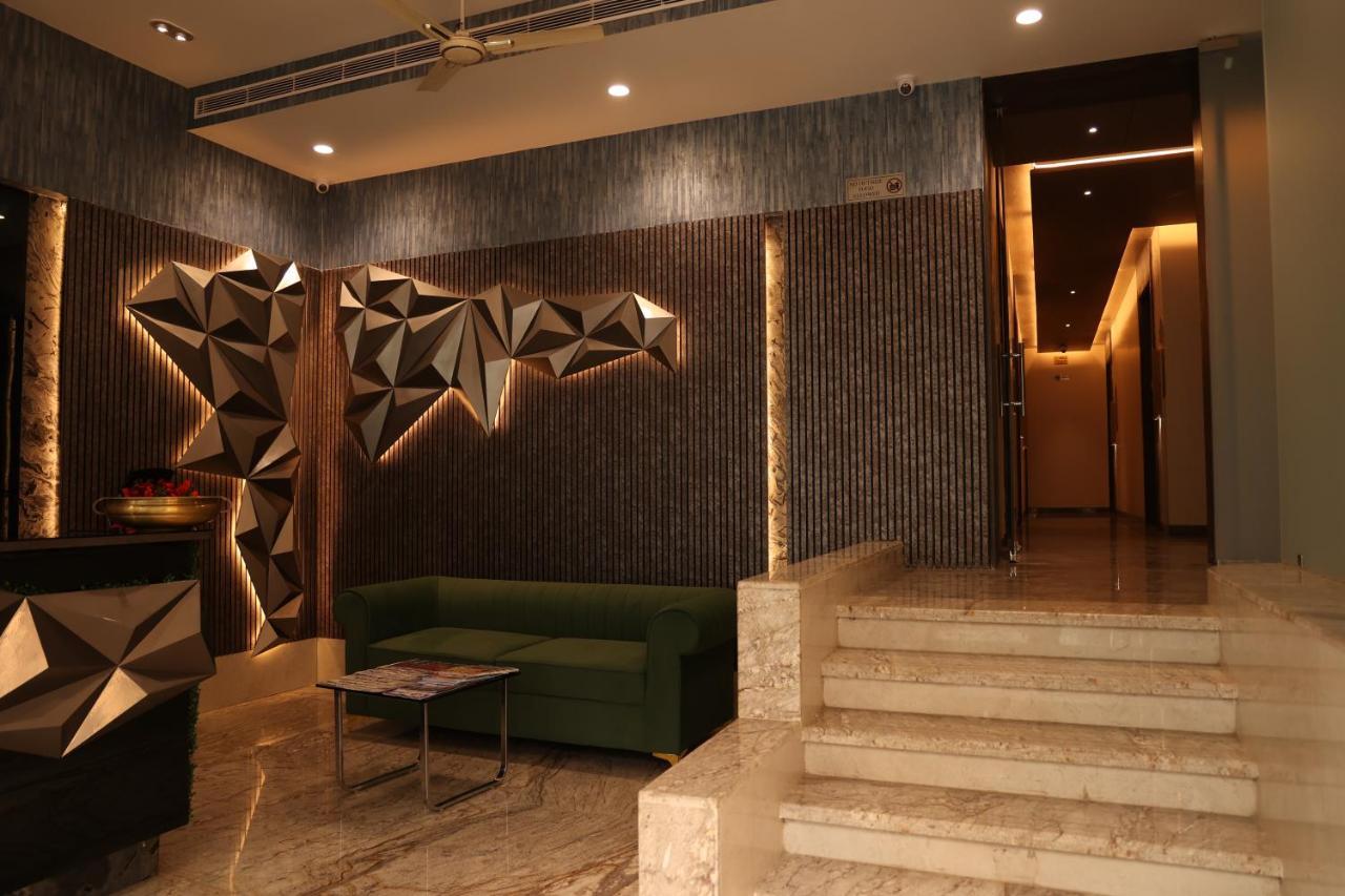 Hotel Pinaka Inn ลัคเนา ภายนอก รูปภาพ