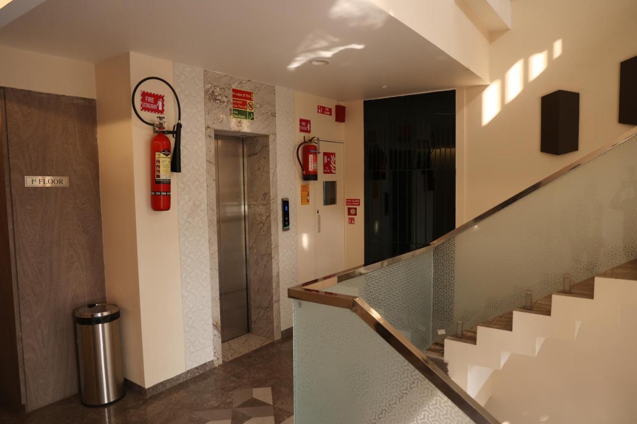 Hotel Pinaka Inn ลัคเนา ภายนอก รูปภาพ