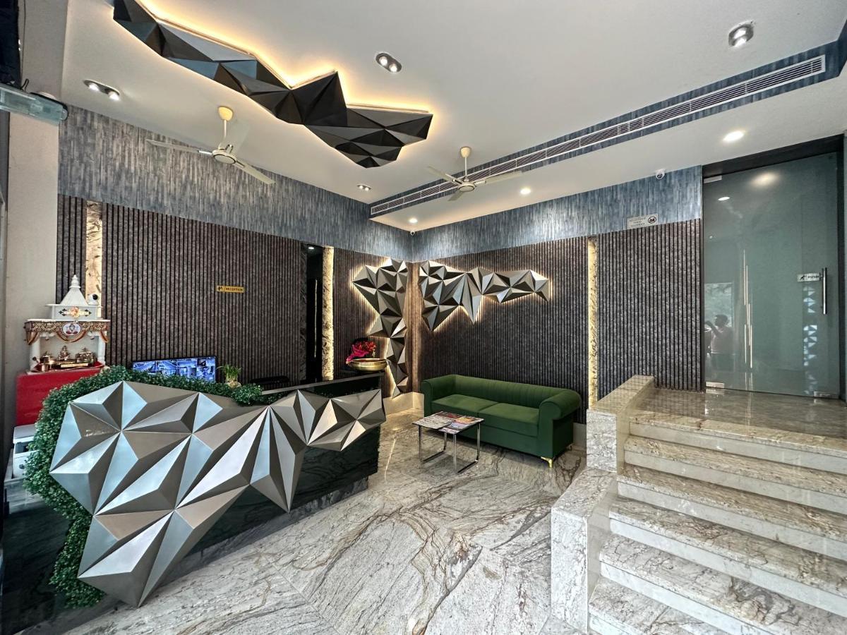 Hotel Pinaka Inn ลัคเนา ภายนอก รูปภาพ