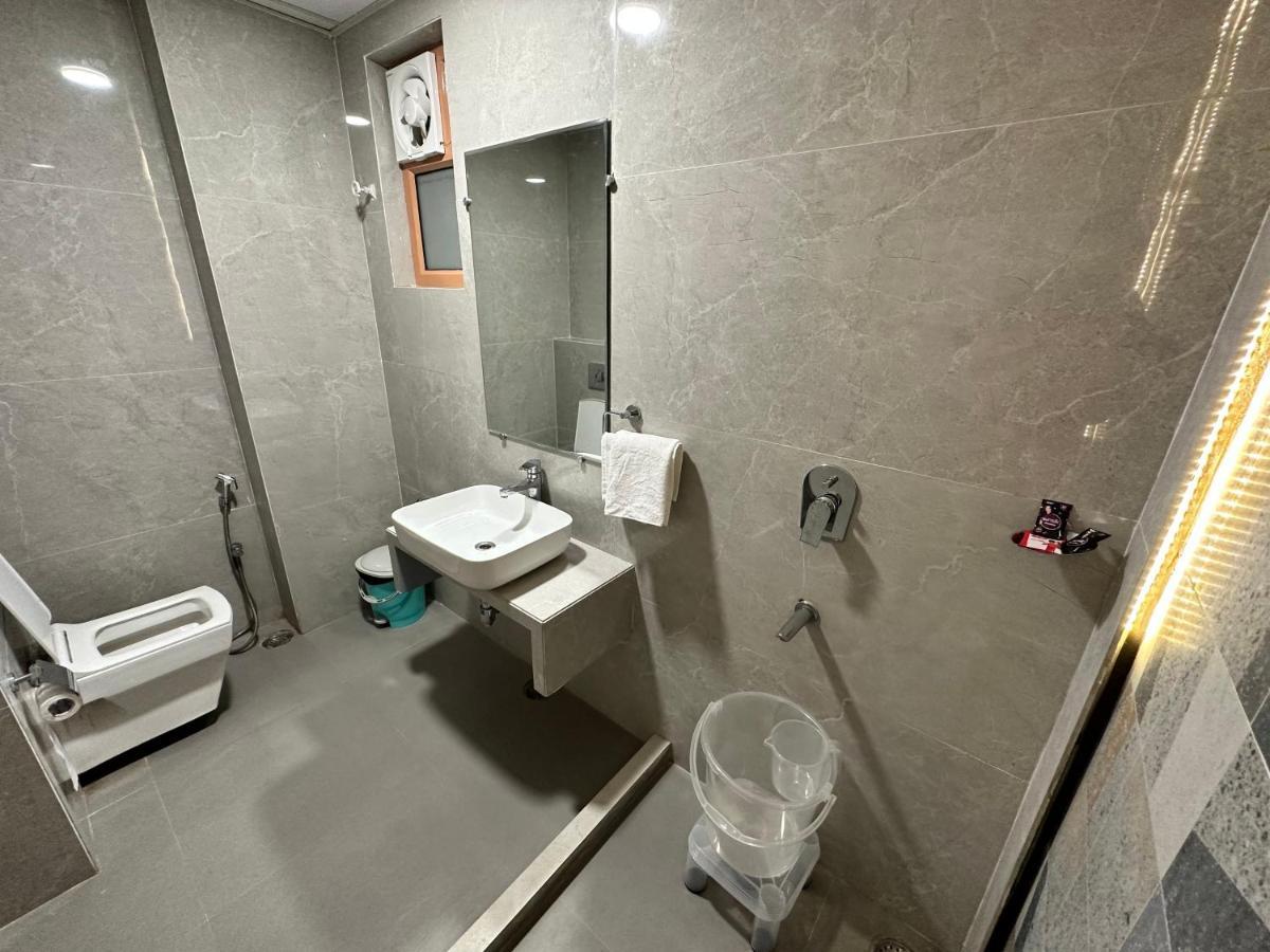 Hotel Pinaka Inn ลัคเนา ภายนอก รูปภาพ