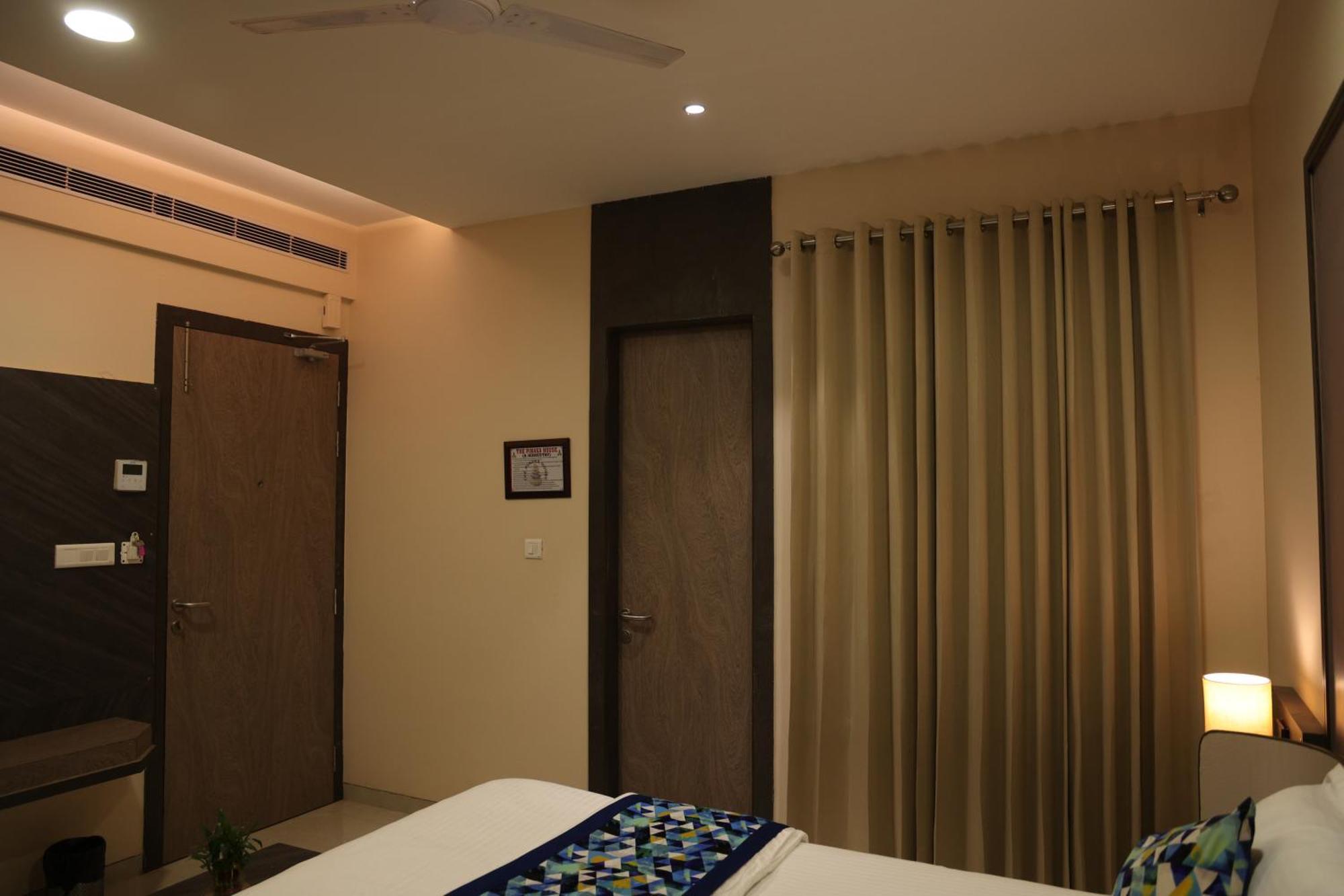 Hotel Pinaka Inn ลัคเนา ภายนอก รูปภาพ
