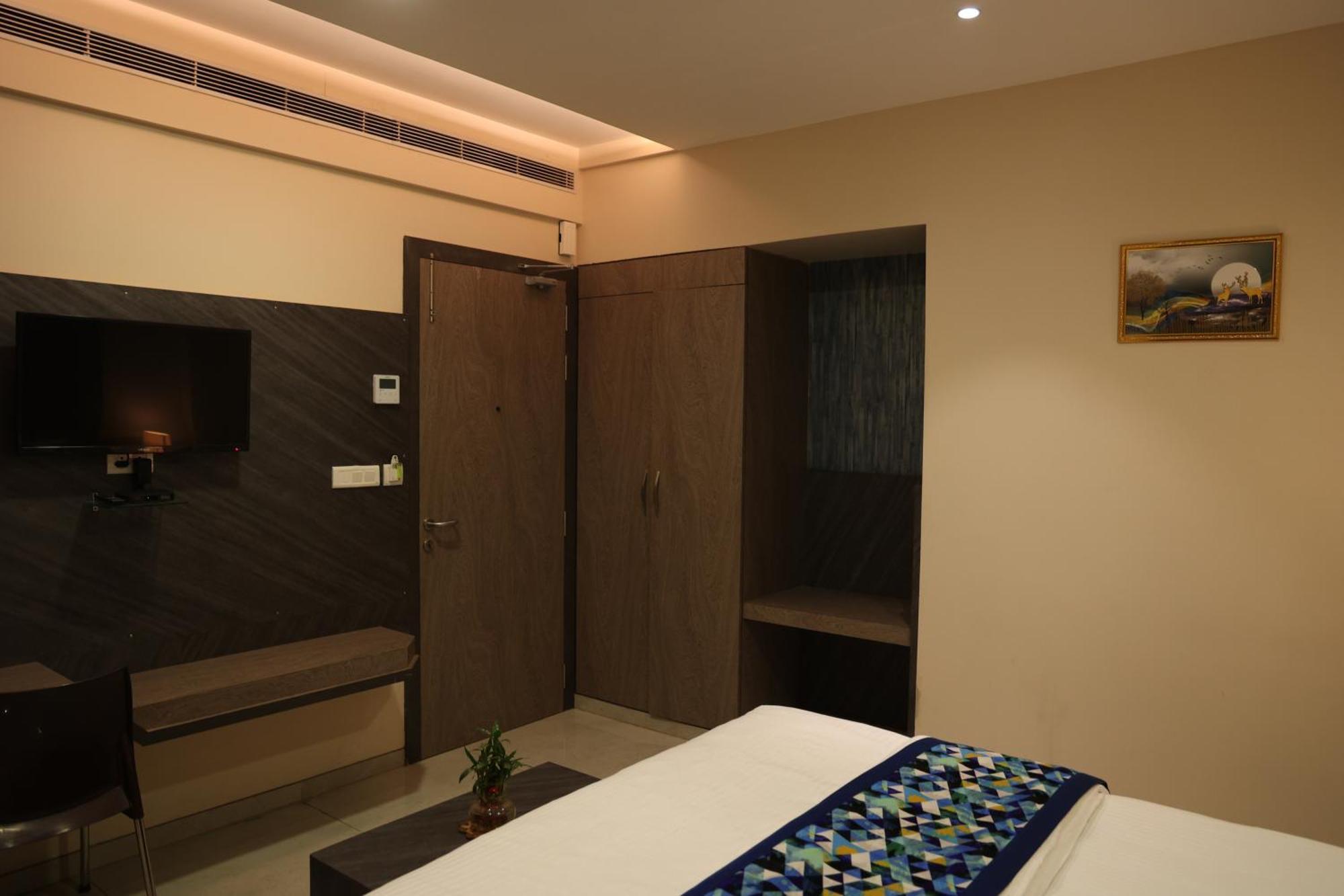 Hotel Pinaka Inn ลัคเนา ภายนอก รูปภาพ