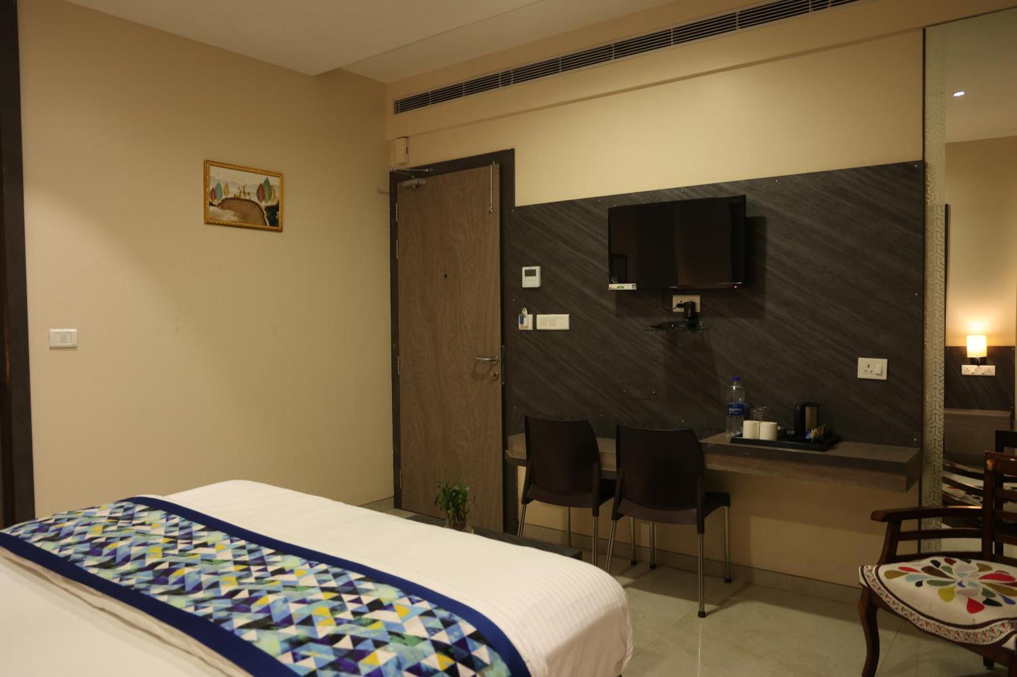 Hotel Pinaka Inn ลัคเนา ภายนอก รูปภาพ