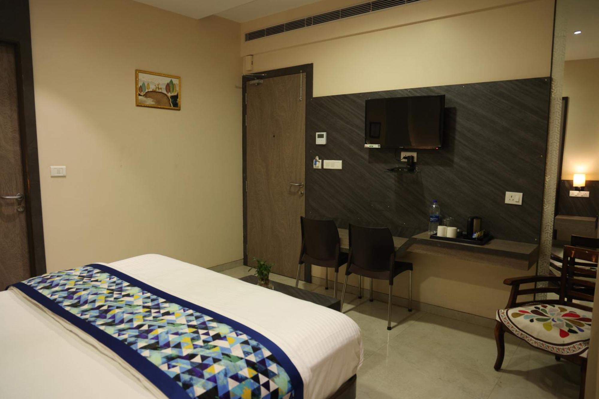 Hotel Pinaka Inn ลัคเนา ภายนอก รูปภาพ