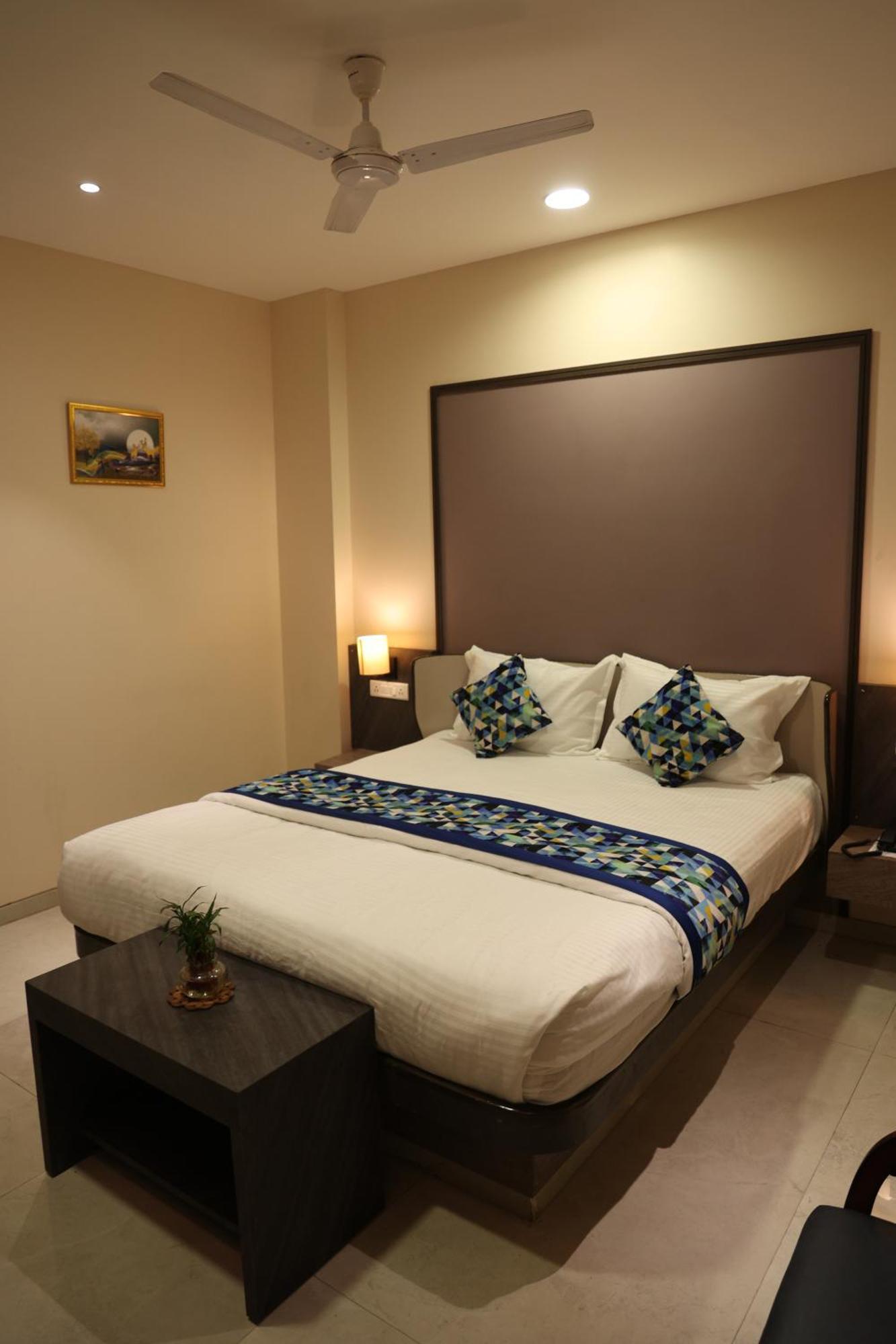 Hotel Pinaka Inn ลัคเนา ภายนอก รูปภาพ