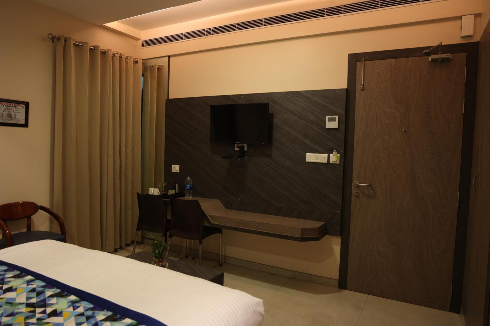 Hotel Pinaka Inn ลัคเนา ภายนอก รูปภาพ