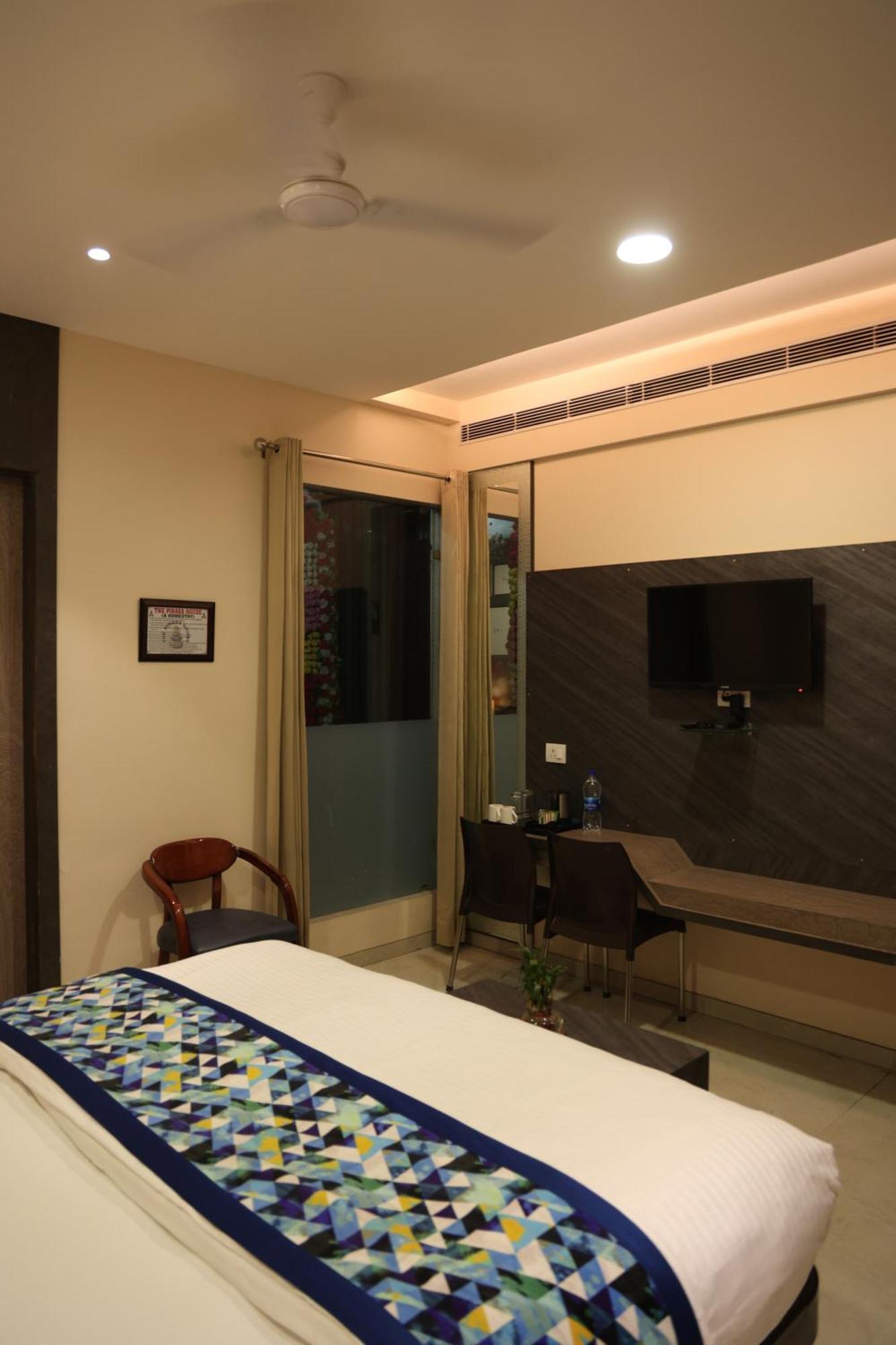 Hotel Pinaka Inn ลัคเนา ภายนอก รูปภาพ