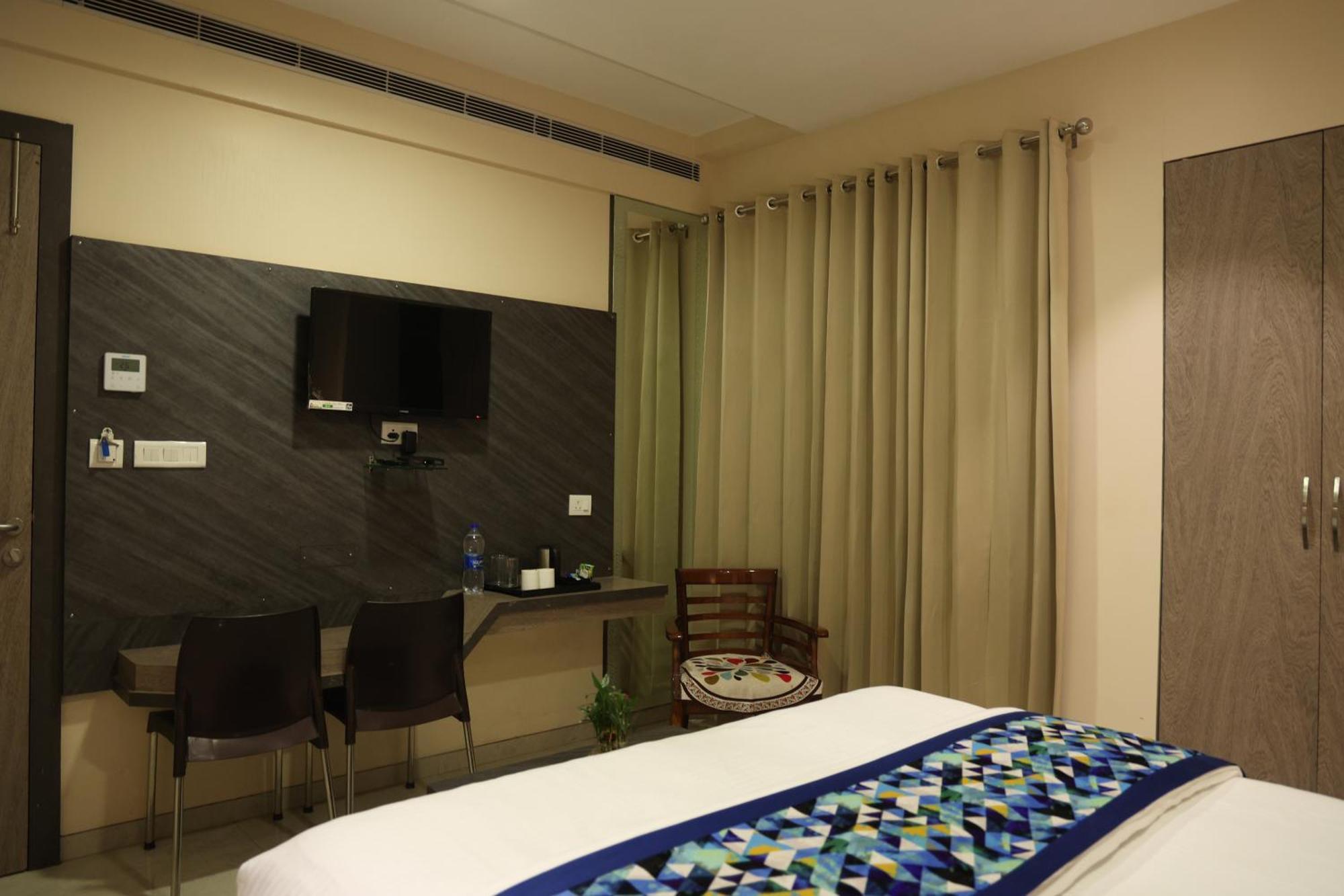Hotel Pinaka Inn ลัคเนา ภายนอก รูปภาพ