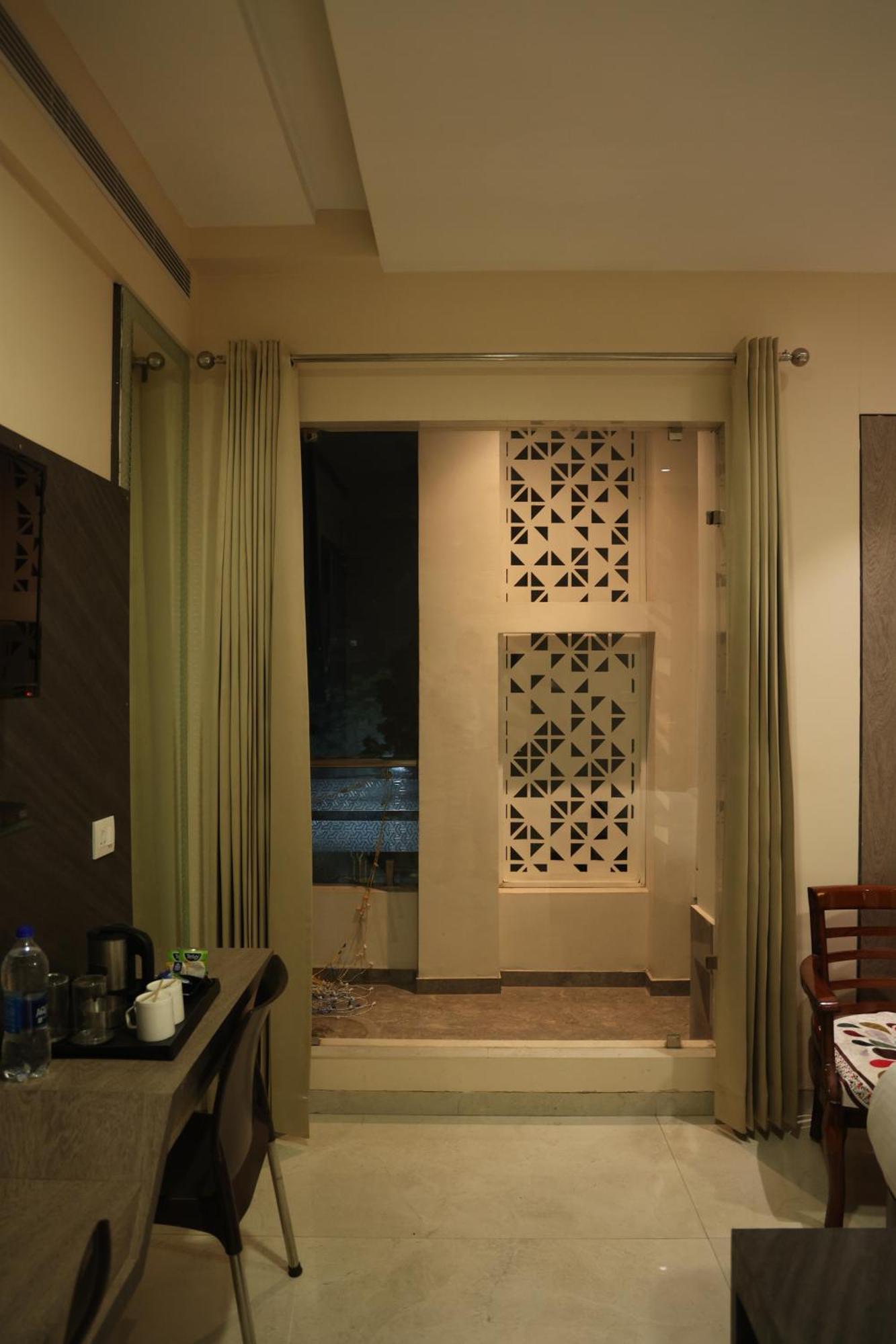 Hotel Pinaka Inn ลัคเนา ภายนอก รูปภาพ