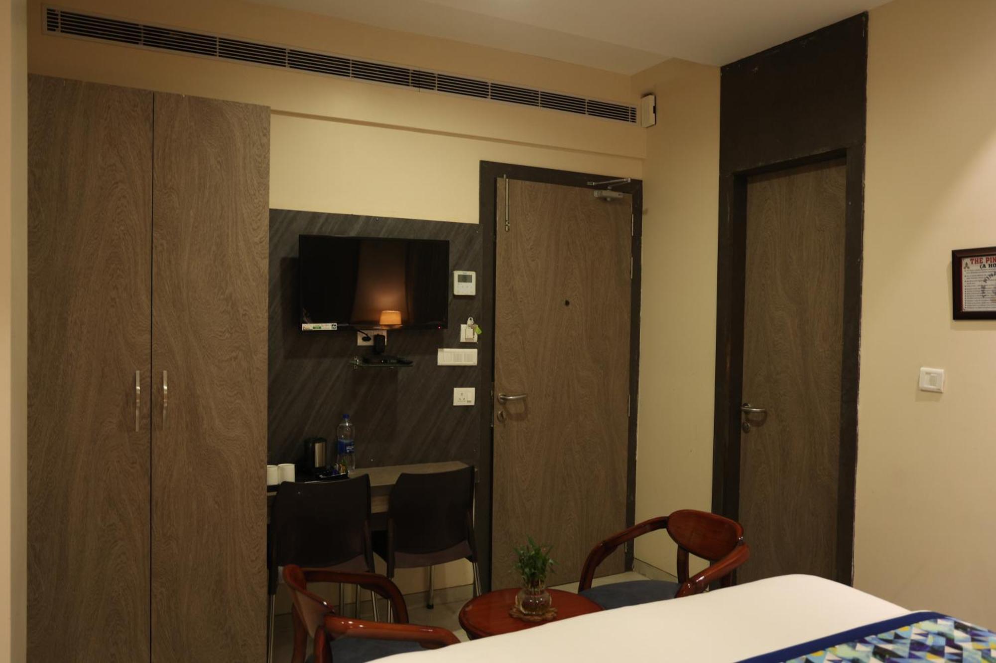 Hotel Pinaka Inn ลัคเนา ภายนอก รูปภาพ