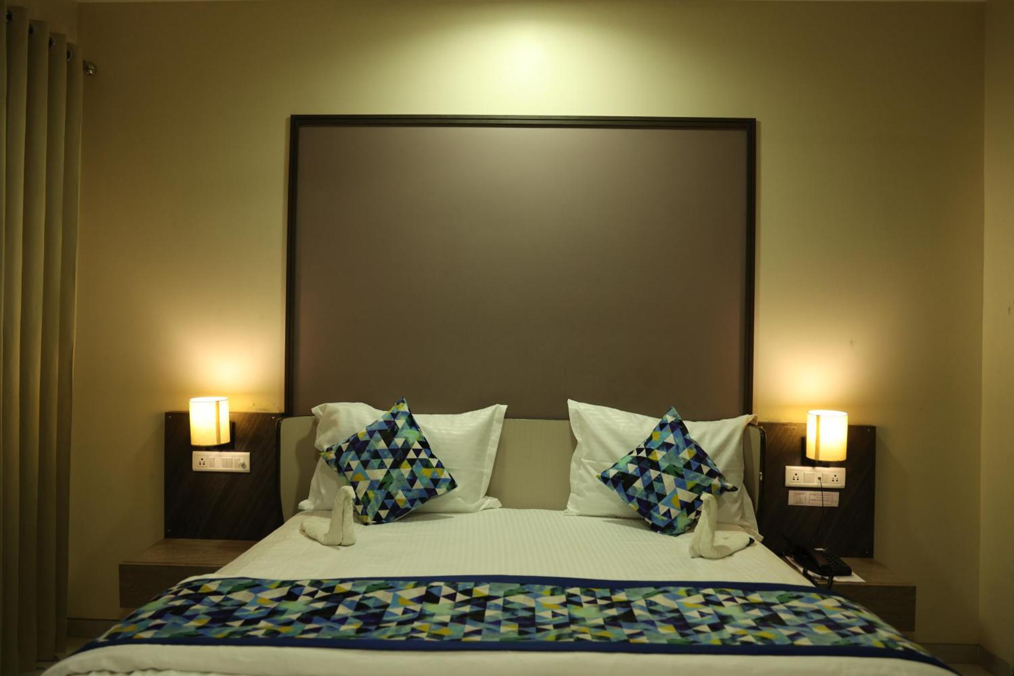 Hotel Pinaka Inn ลัคเนา ภายนอก รูปภาพ
