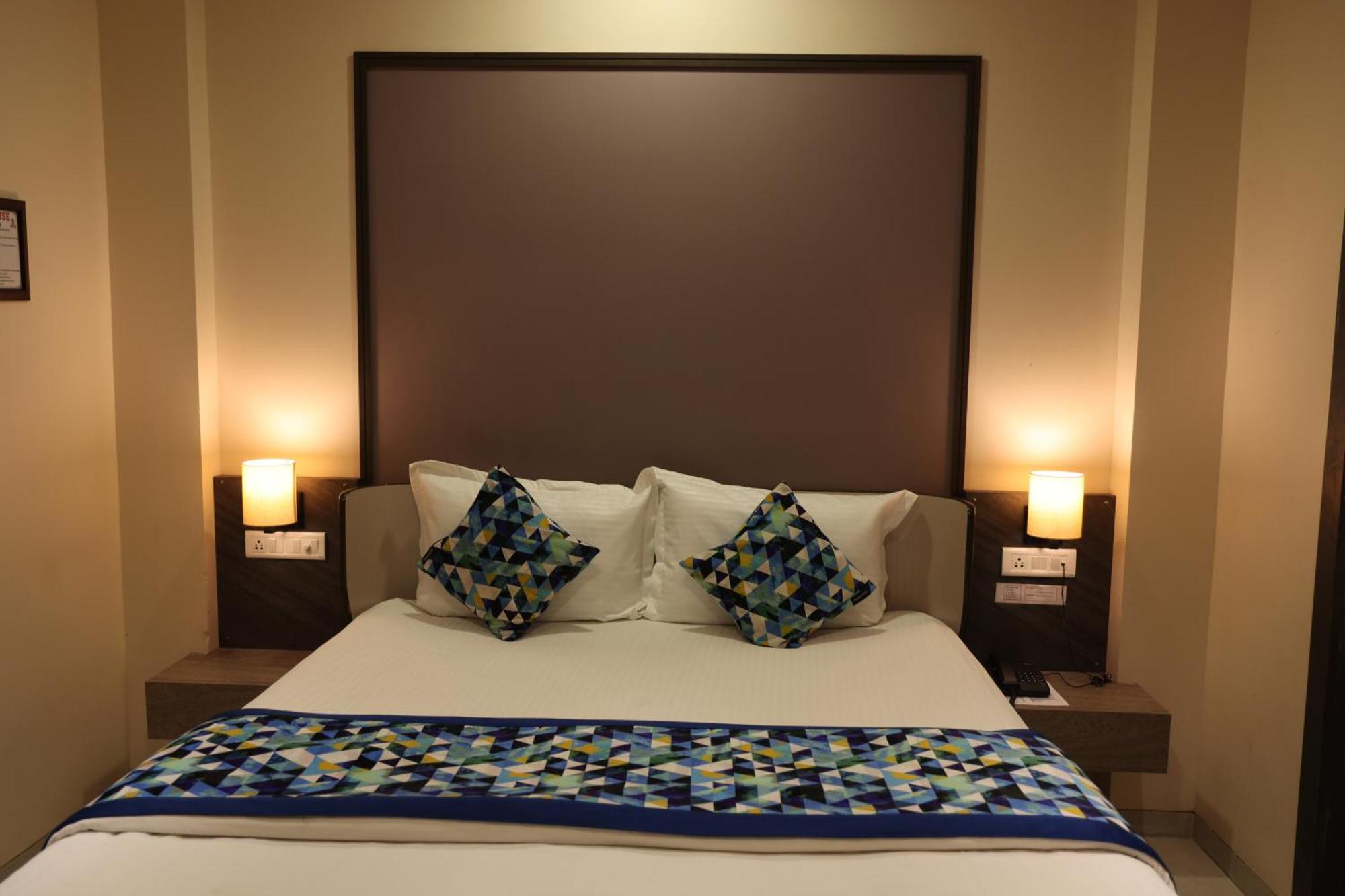 Hotel Pinaka Inn ลัคเนา ภายนอก รูปภาพ