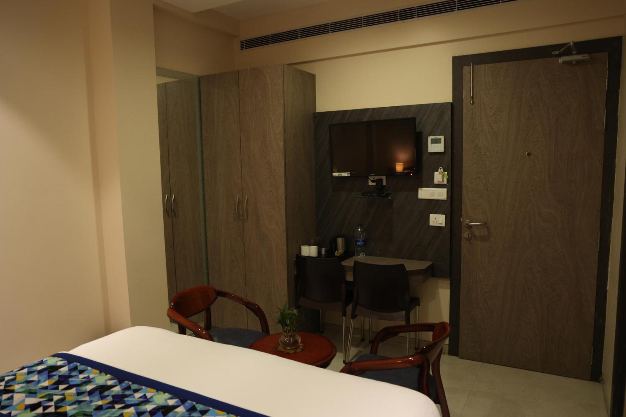 Hotel Pinaka Inn ลัคเนา ภายนอก รูปภาพ