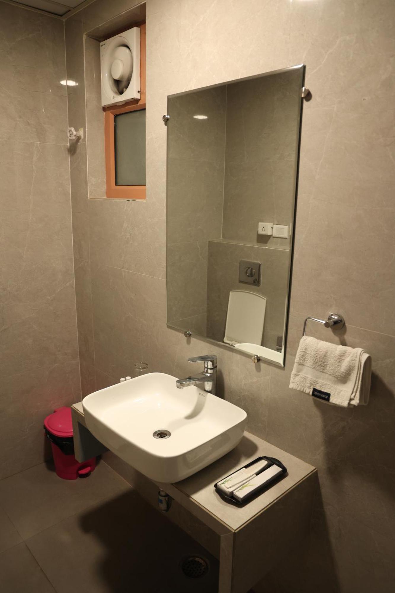 Hotel Pinaka Inn ลัคเนา ภายนอก รูปภาพ