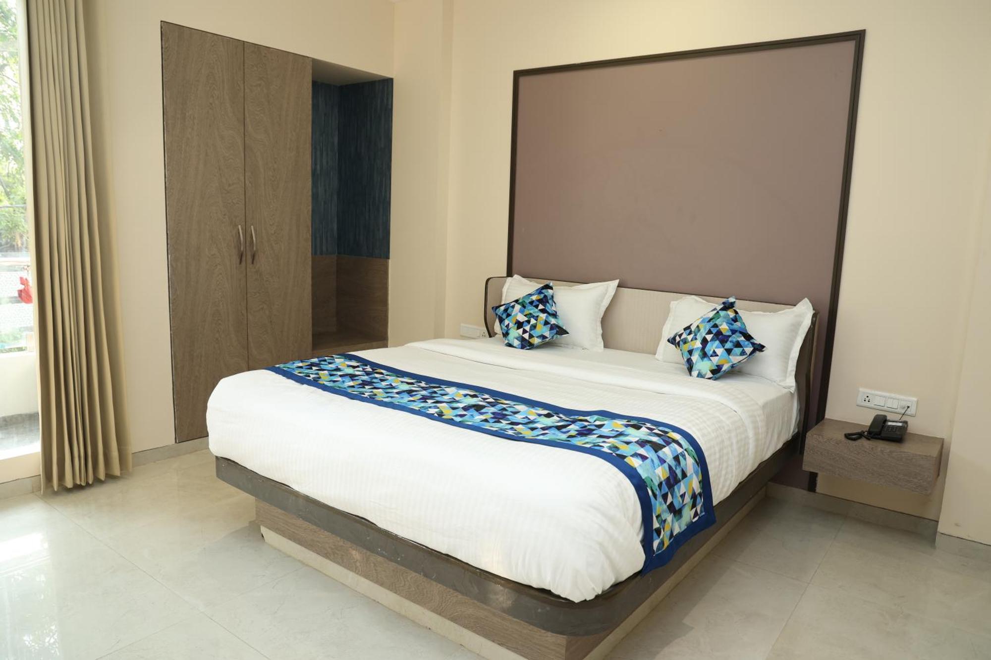 Hotel Pinaka Inn ลัคเนา ภายนอก รูปภาพ